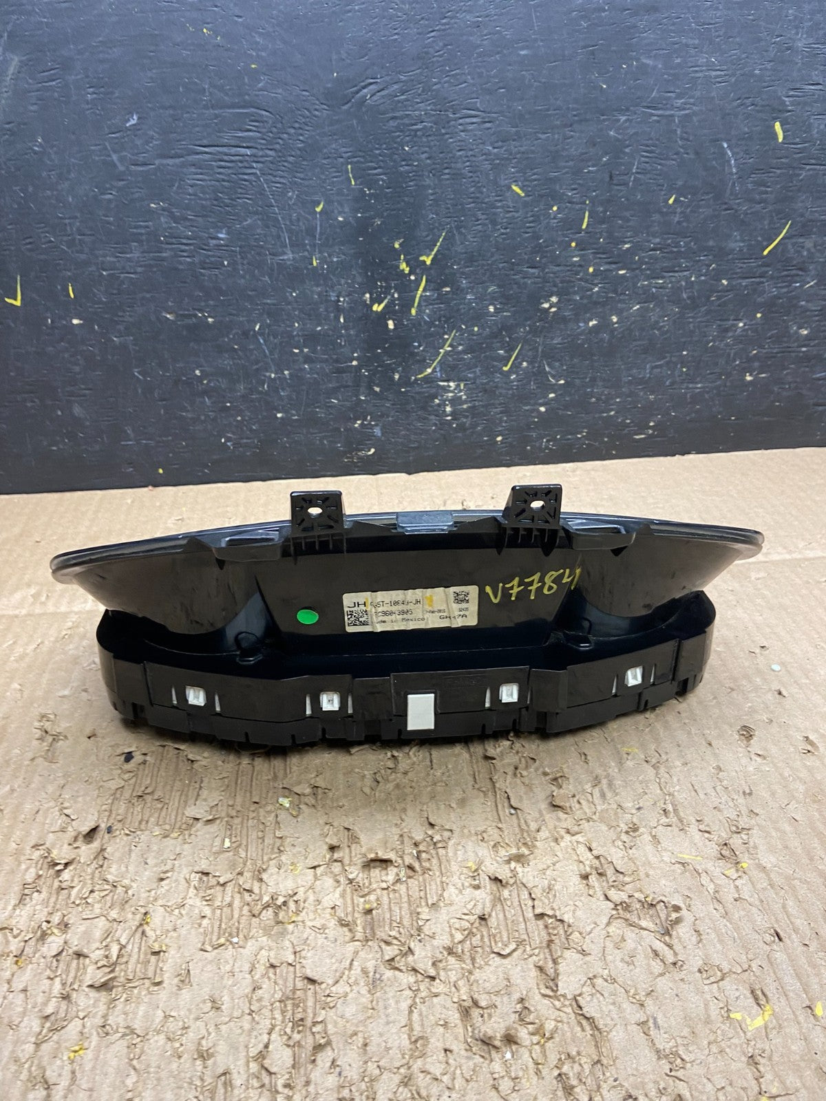 2016 Ford  Explorer Speedometer Cluster Gauge Oem v7784 DG4