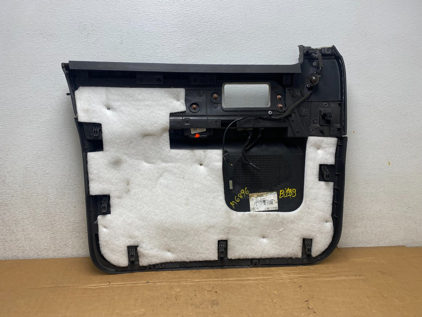 2007-2015 Lincoln Navigator Right Passenger Front Door Panel OEM M6896 DG7
