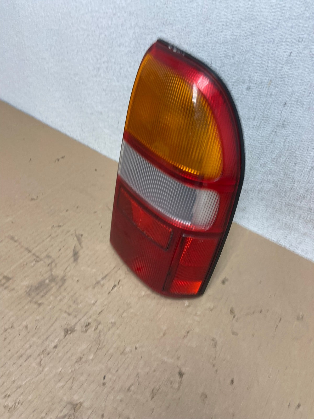 1999 to 2003 Suzuki XL-7 Vitara Passenger Right Rh Side Tail Light AE8765 LK1