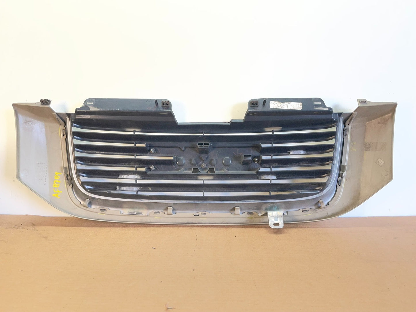 2002 to 2009 Gmc Envoy Front Upper Grill Grille AF8789 DG3
