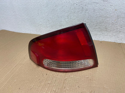 2000 2001 2002 2003 Nissan Sentra Left Driver Side Tail Light AE8949 LK0