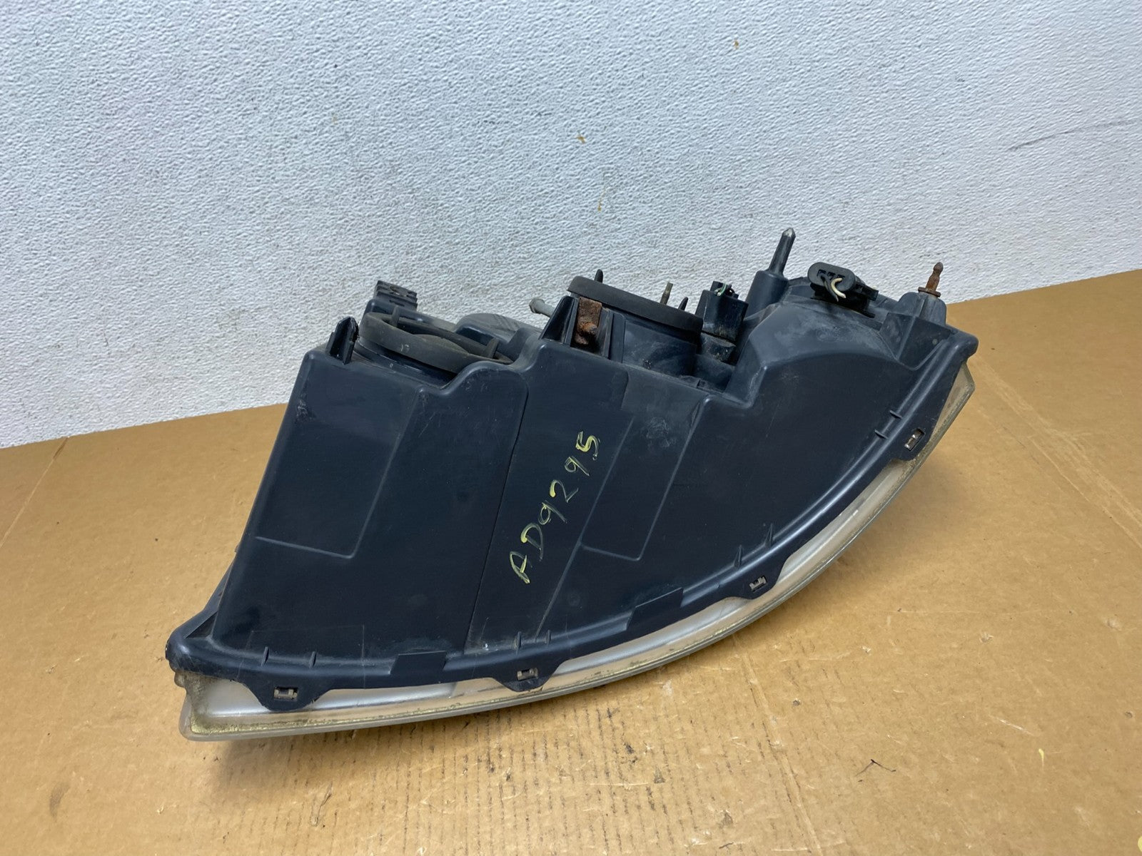 2003 - 2006 Ford Expedition Right Passenger Side Headlight Halogen AD9295 DW8