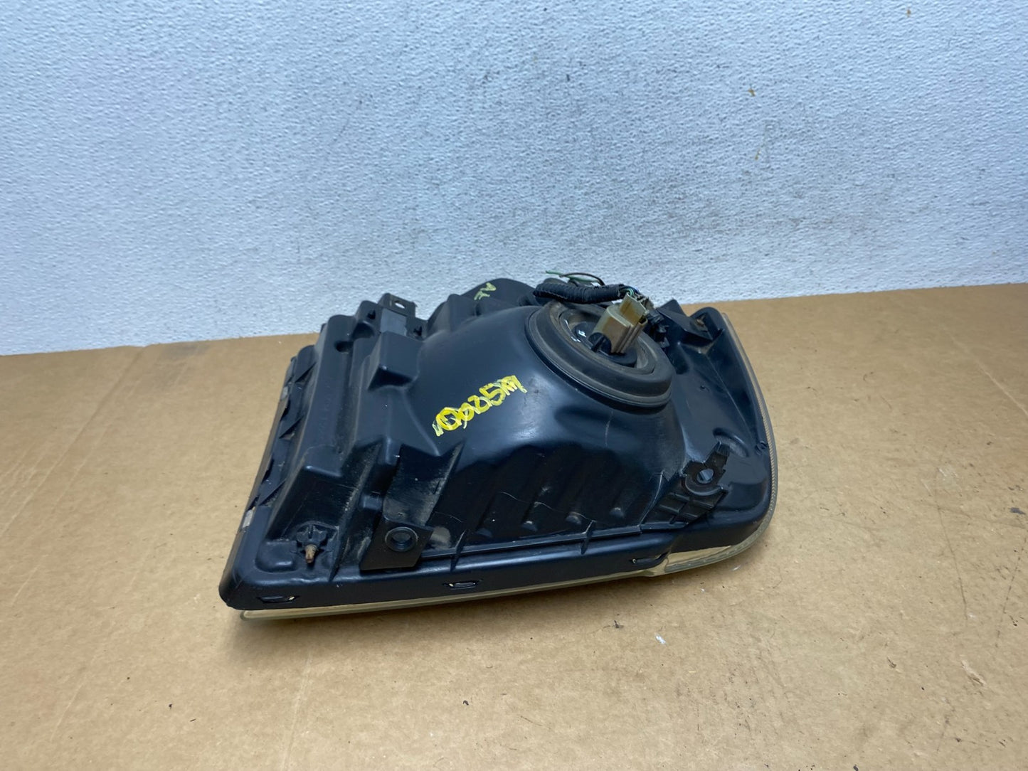 2005-2007 Ford F-250 F250 Super Duty Left Driver LH Side Headlight AE3048 DW6