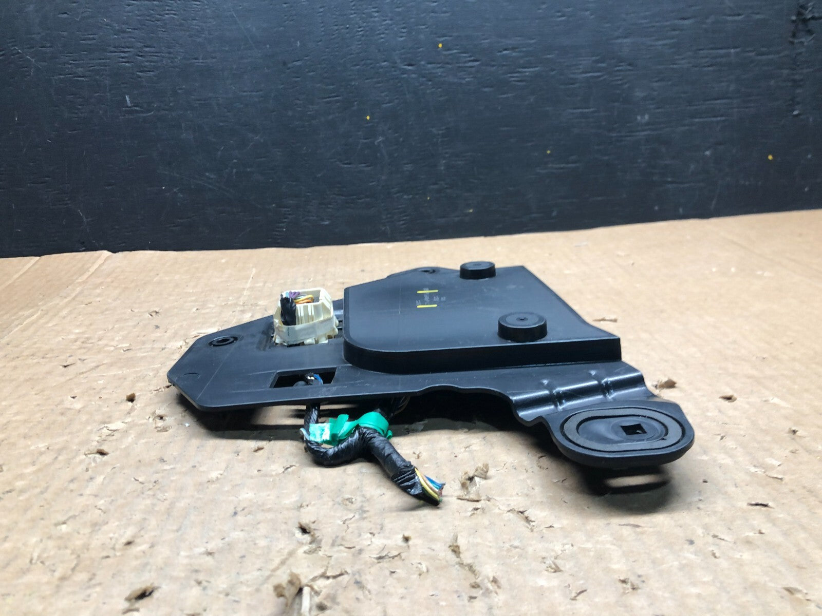 2005 - 2011 Cadillac STS Front Right Passenger Door Control Module Bracket G36573