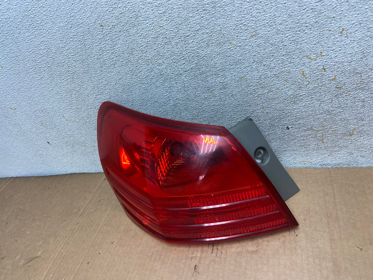 2008 to 2015 Nissan Rogue Left Driver Lh Side Tail Light AI8387 LK1