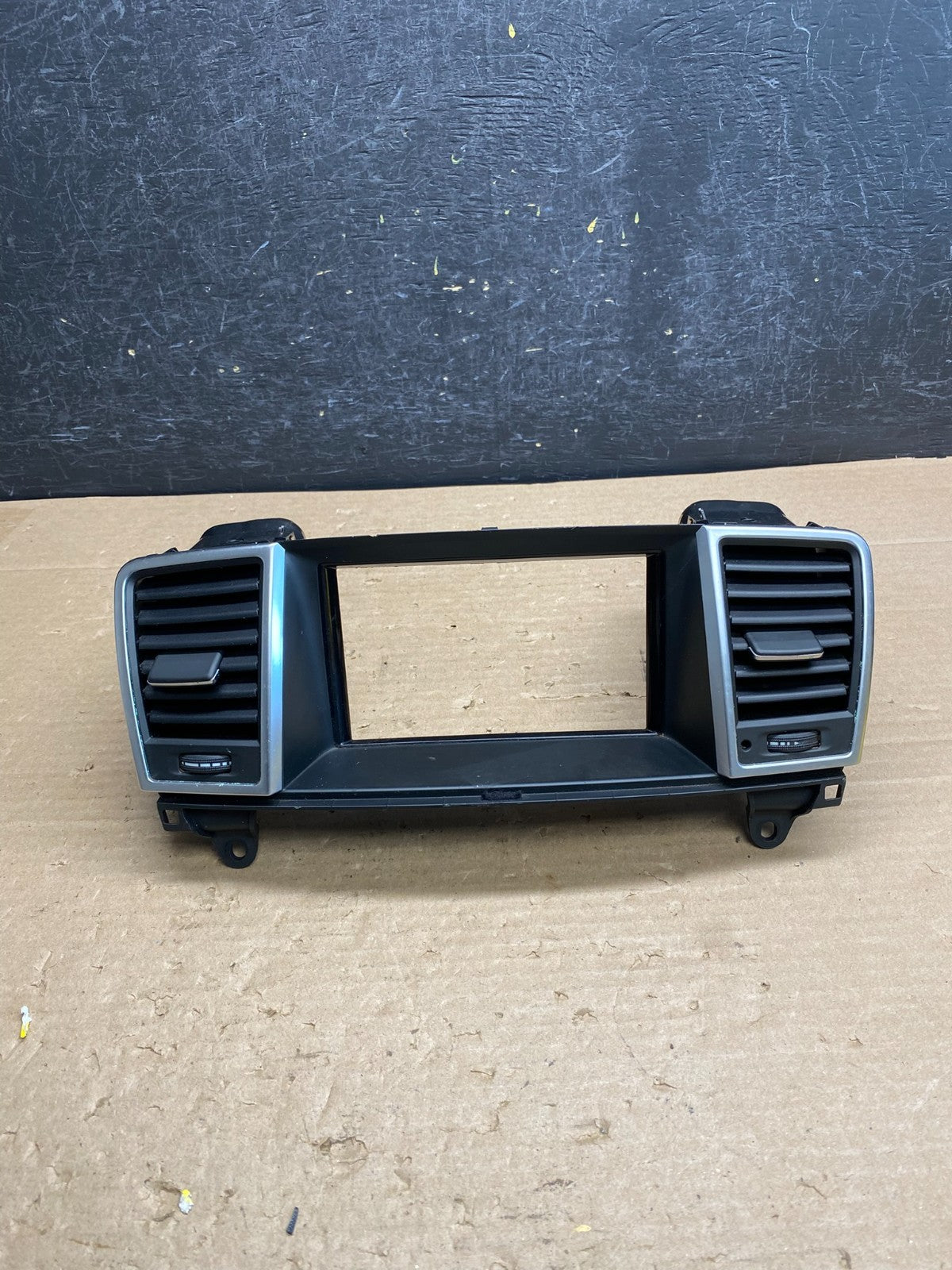 2012-2016 Mercedes W166 X166 Center Dash Radio Bezel Trim Vents AG6443 DG0