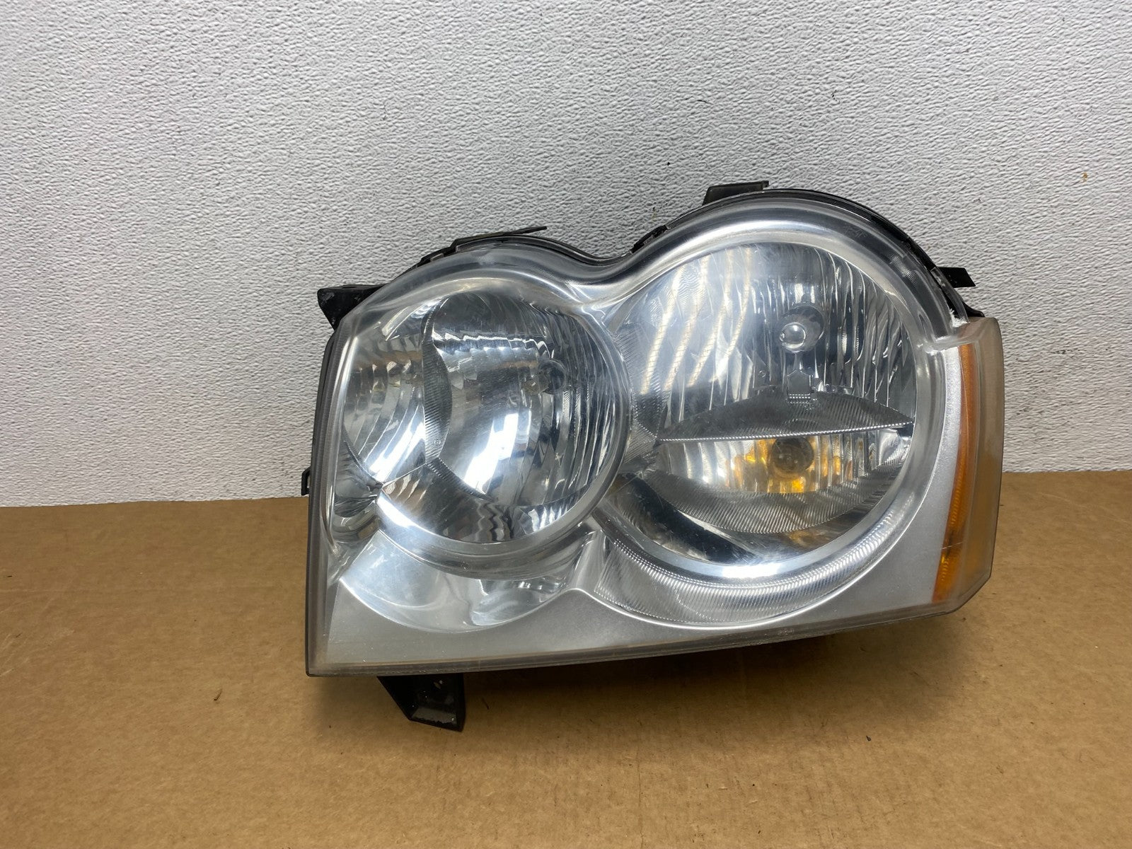 2005-2007 Jeep Grand Cherokee Left Driver LH Halogen Headlight AD4462 DW0