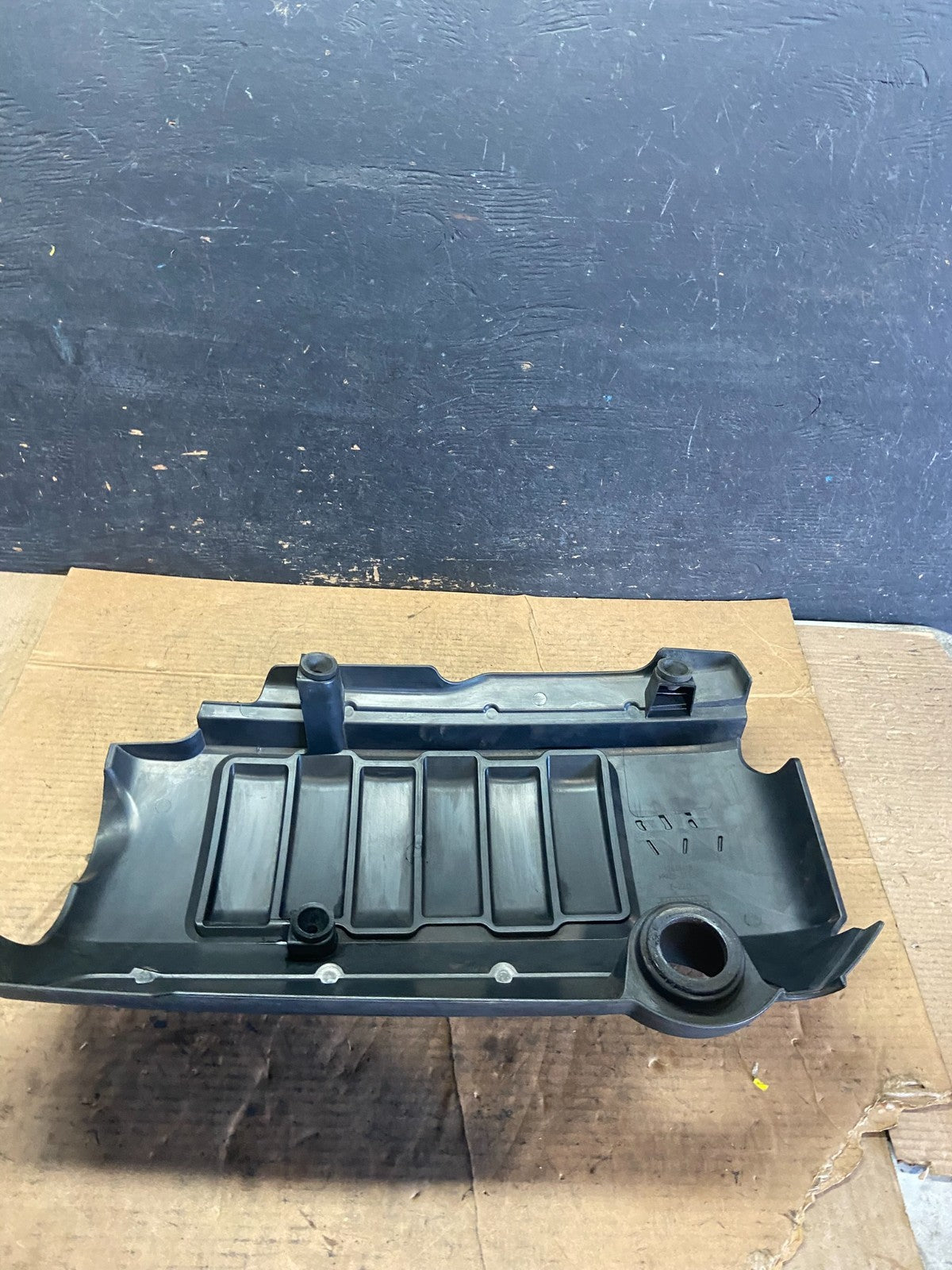 2007 to 2008 GMC Acadia 3.6L VVT Engine Cover Shield OEM Q8555 DG4
