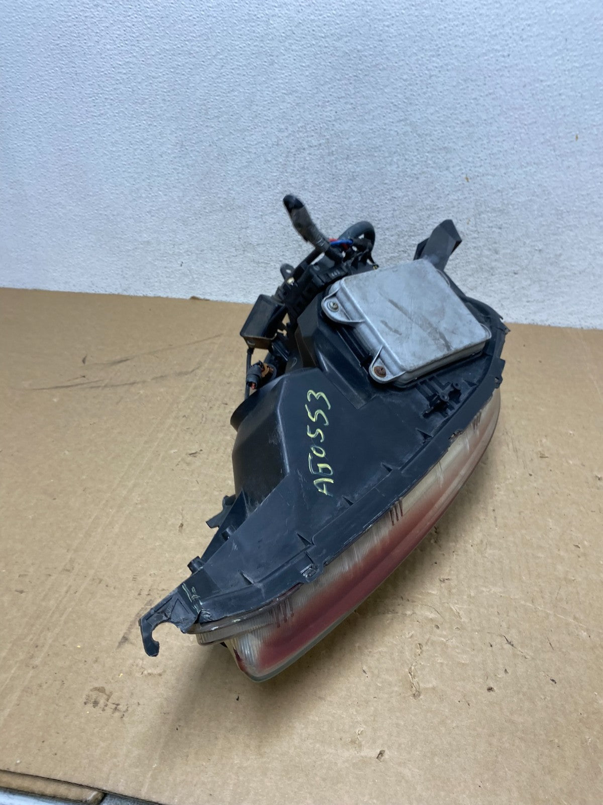 2004-2005 Toyota Sienna Right Passenger Xenon Headlight AG0553 DW10