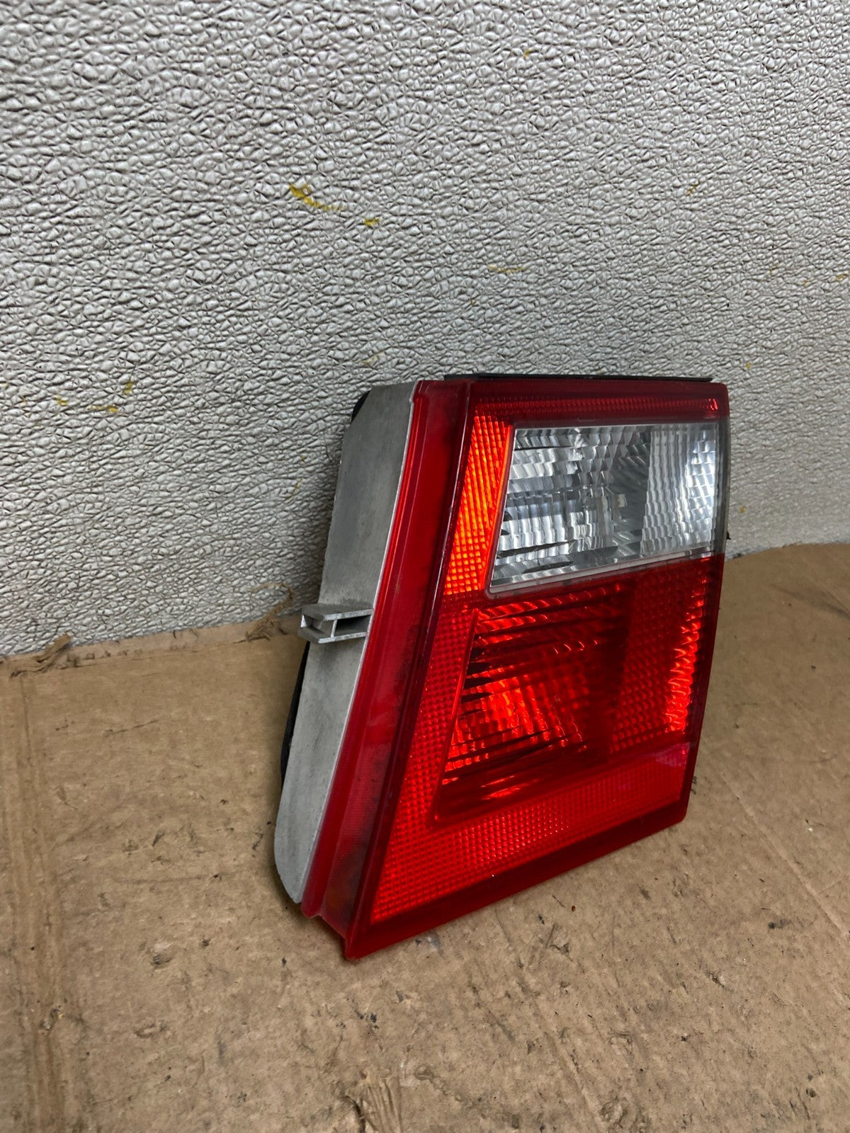 2002 2003 2004 2005 Saab 9-5 Sedan Right Passenger Inner Tail Light Oem AA42392
