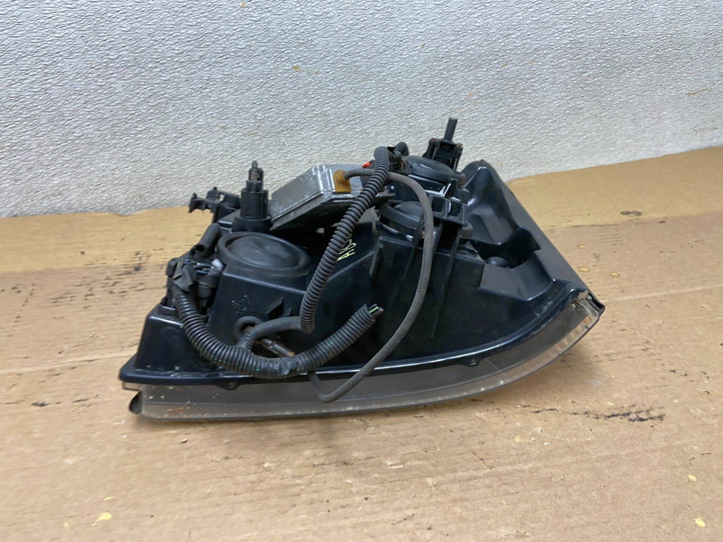 2002-2006 Cadillac Escalade Right Passenger Side Xenon HID Headlight Oem AB52837