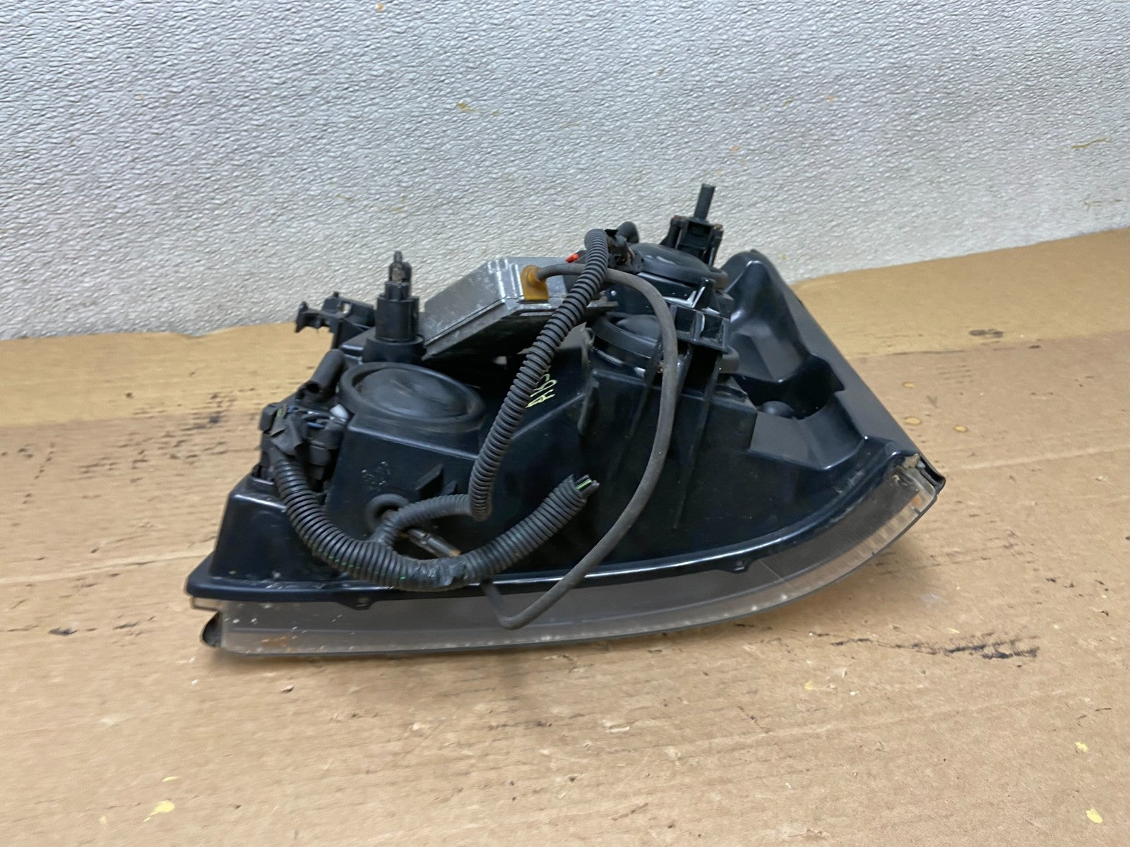 2002-2006 Cadillac Escalade Right Passenger Side Xenon HID Headlight Oem AB52837