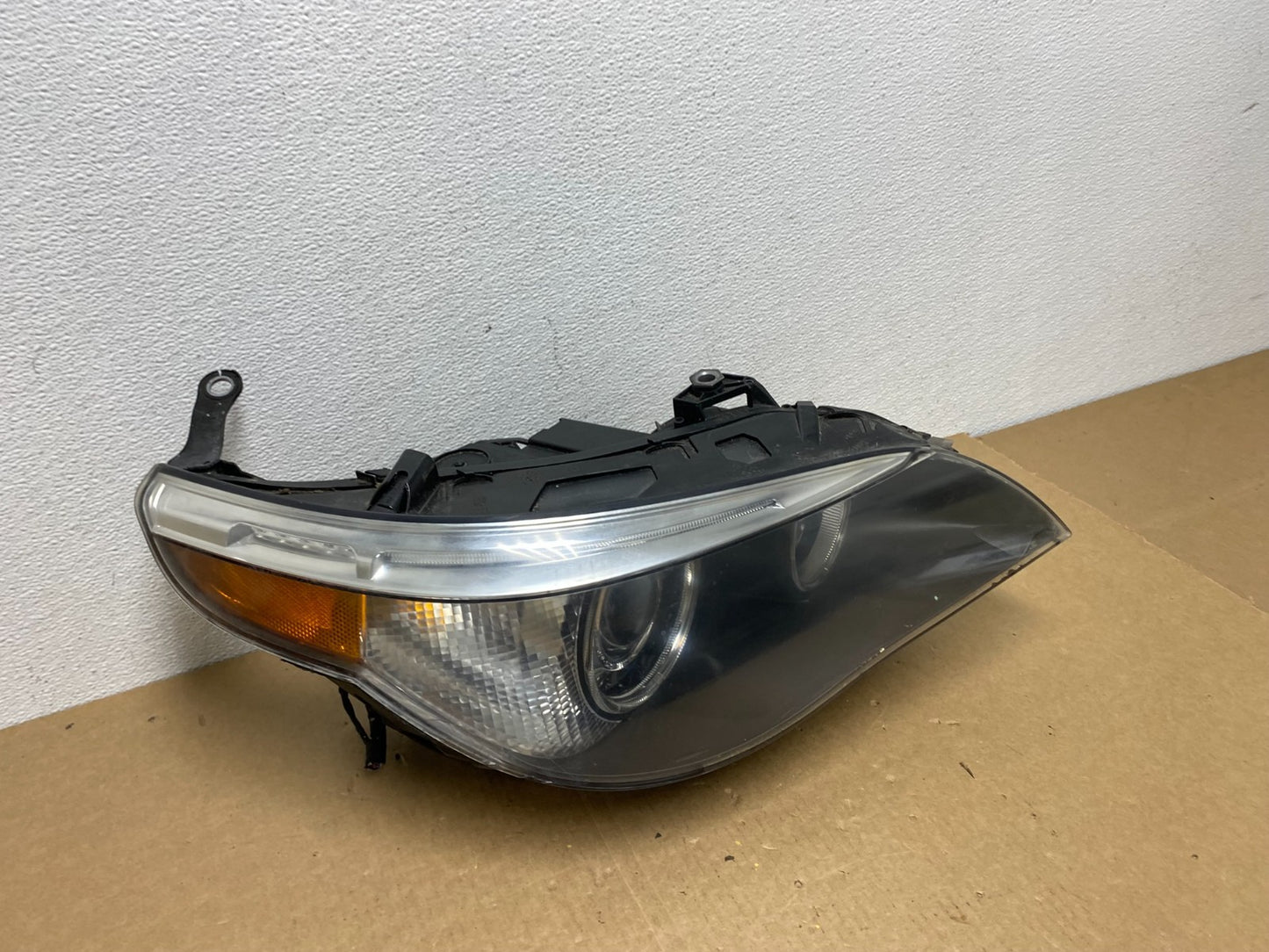 2004 to 2007 BMW 525i 5 Series Headlight Right Passenger Xenon AFS AC1086 DW2