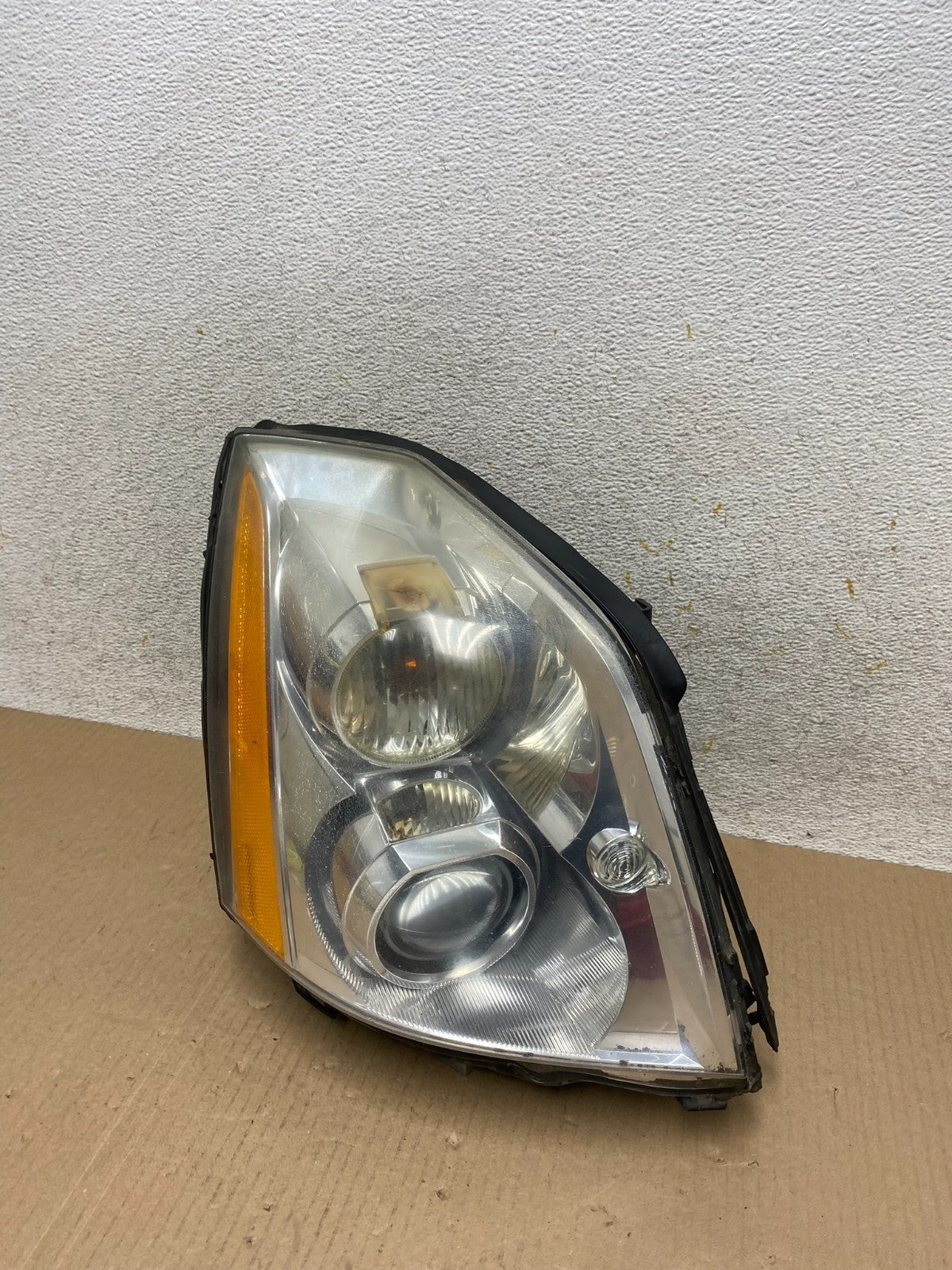 2006 to 2011 Cadillac DTS Right Passenger RH Side Xenon Hid Headlight AJ24170