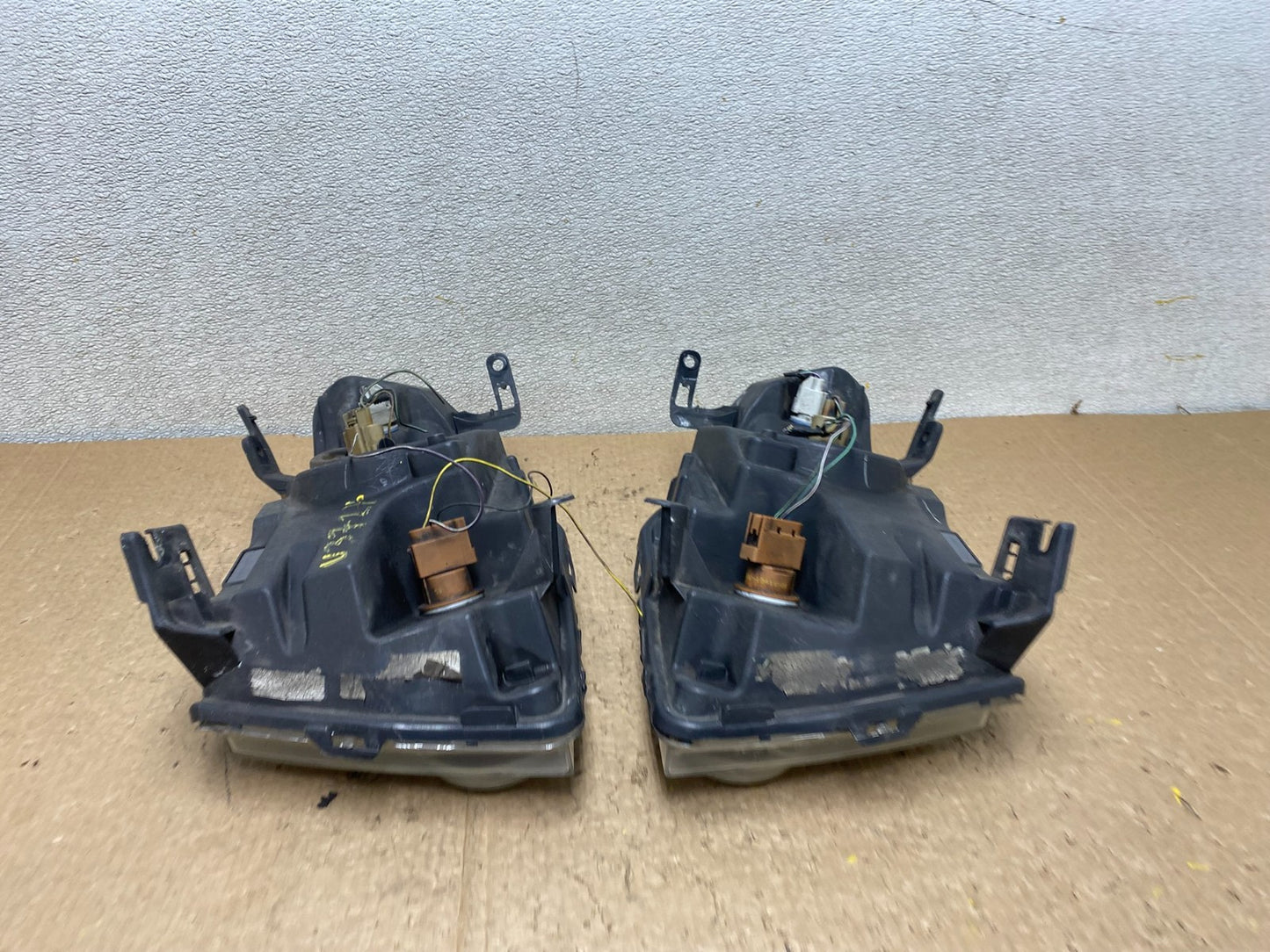2008 to 2012 Ford Escape Headlights Left+Right Side Set Halogen V3727 DW12