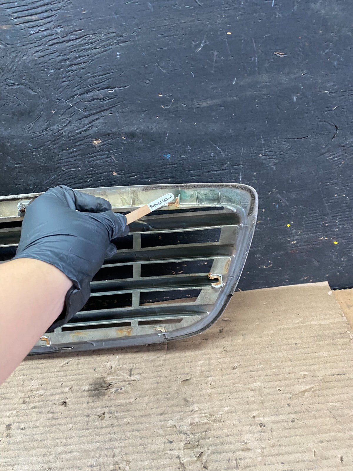 2001 to 2004 Kia Sedona Front Upper Grill Grille OEM S5773 DG10