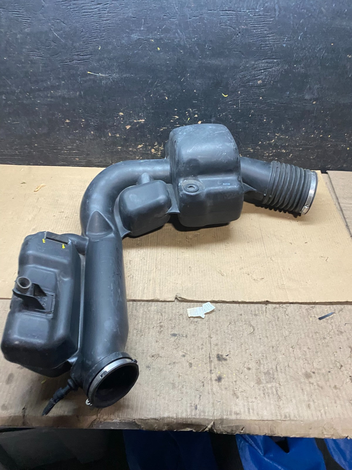 2011 - 2013 Dodge Durango 3.6L Resonator Air Intake Tube OEM  X3130 DG7