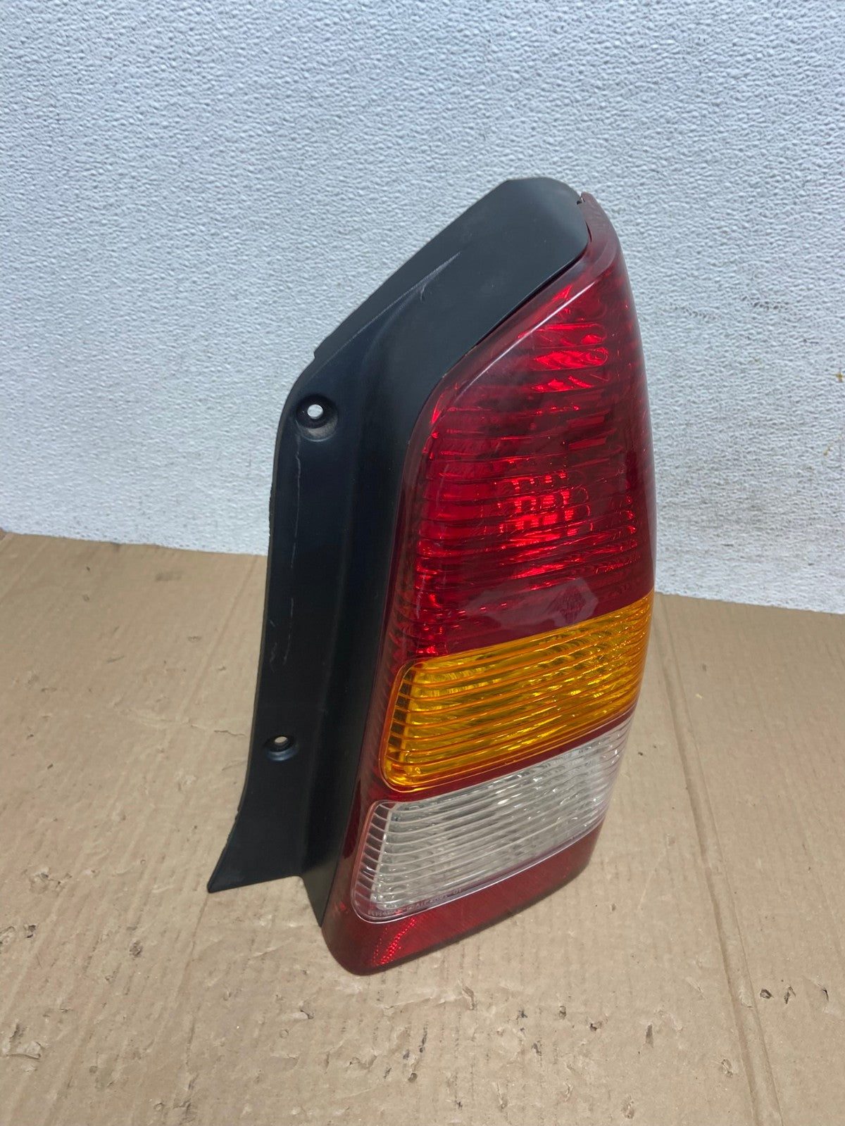 2001 2002 2003 2004 Mazda Tribute Right Passenger Rh Tail Light AE8990 LK2