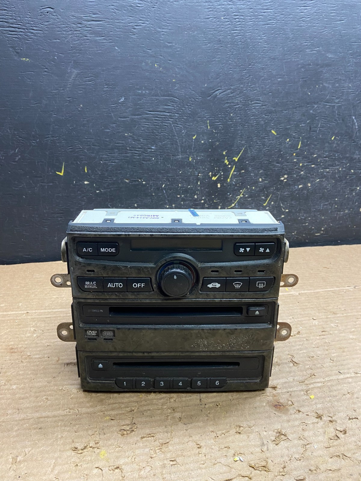 2005  Honda Pilot AM FM CD Audio Radio Player Climate Control W3136 DG0