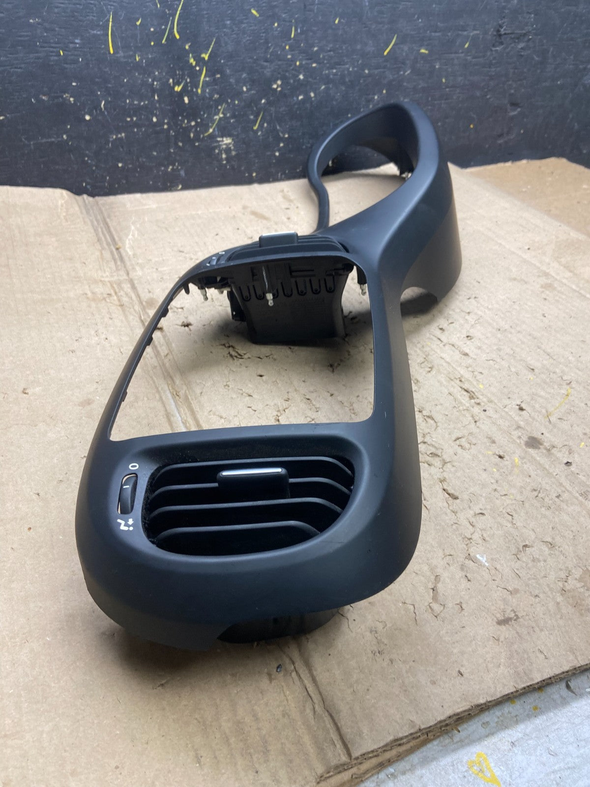 2014 - 2017 Fiat 500L Dash Instrument Cluster Speedometer Radio Bezel  x6184 DG2
