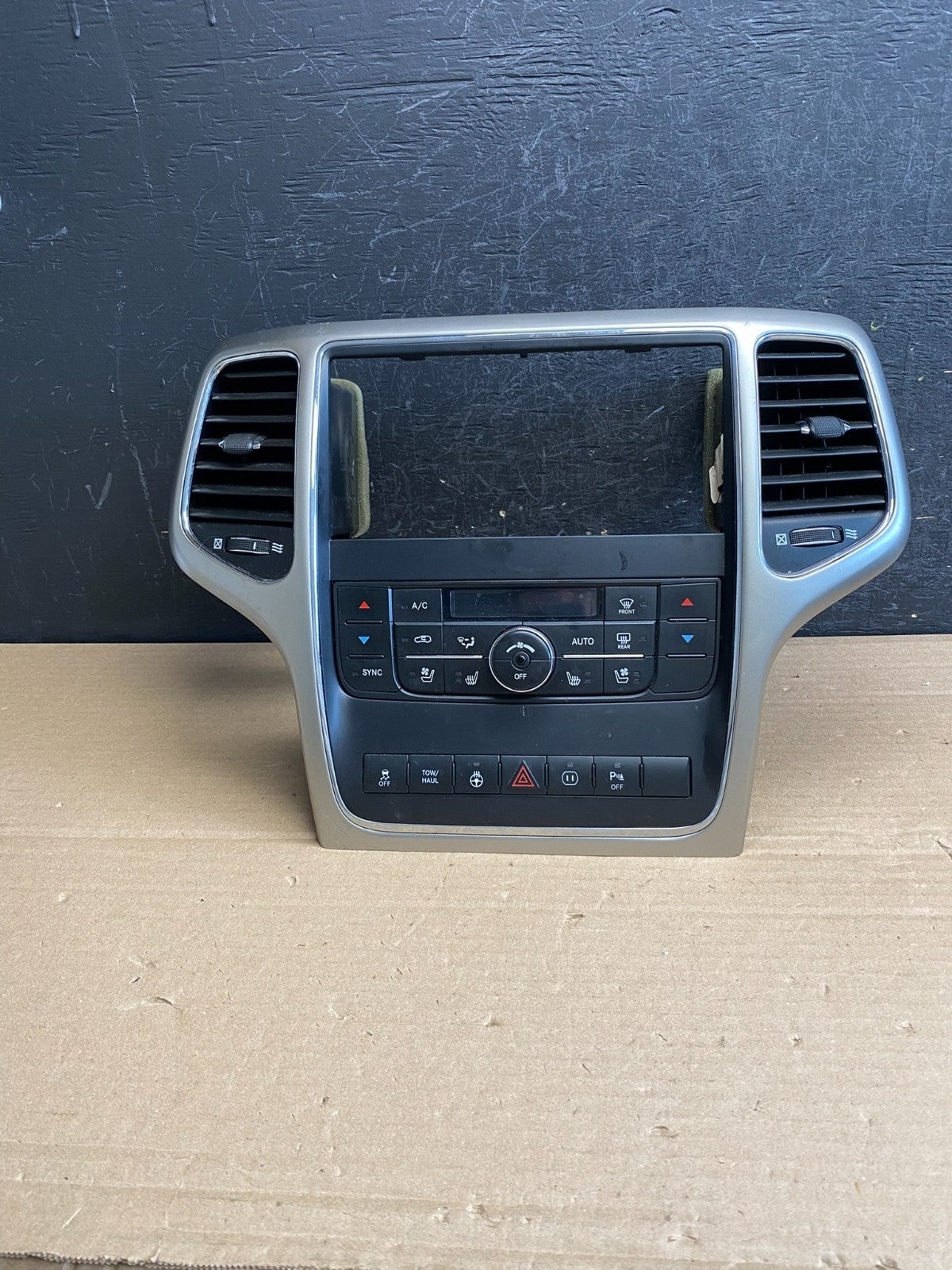 2011-2013 Jeep Grand Cherokee Center Radio Climate Control Bezel Vent AG0073 DG0