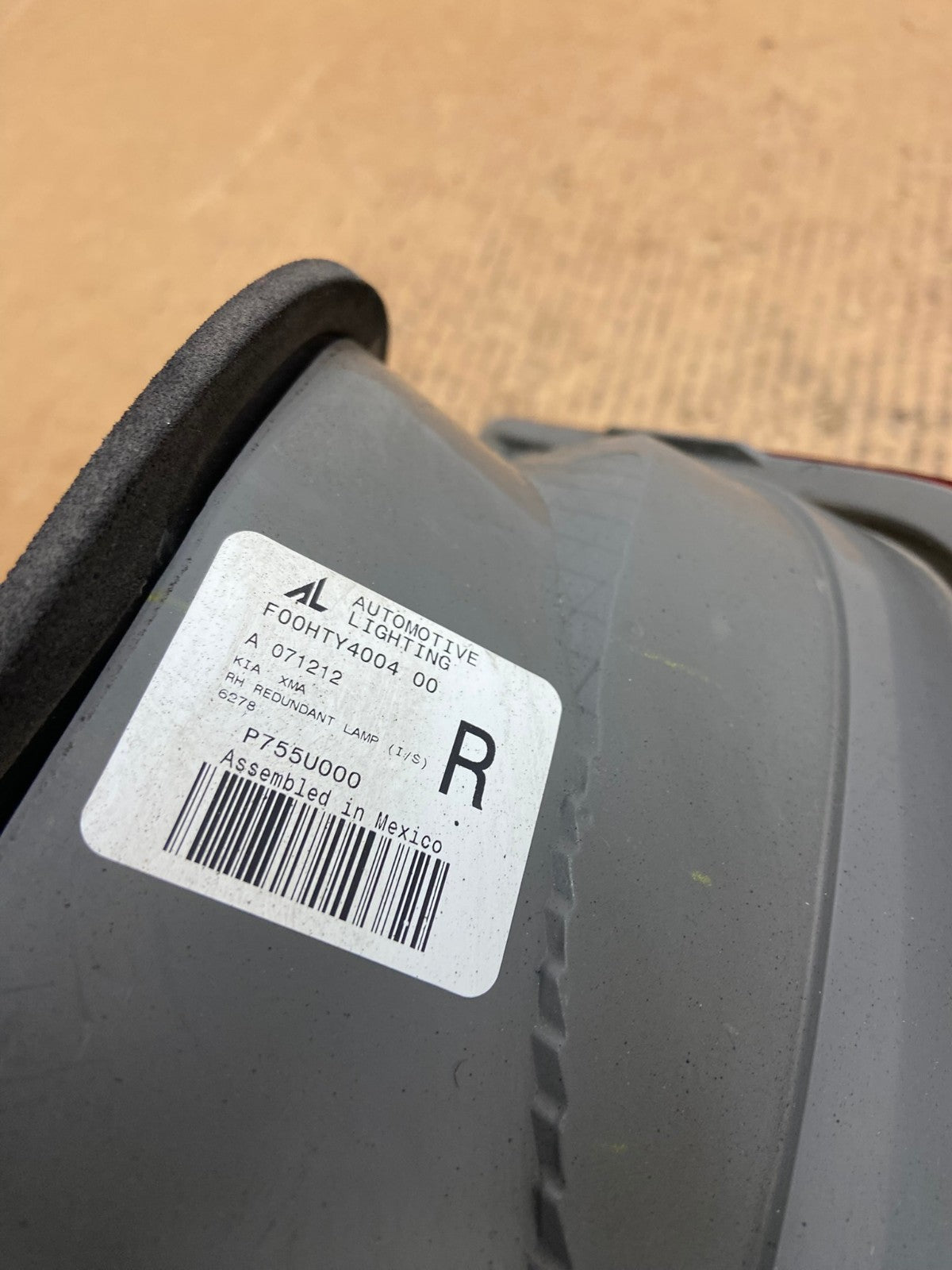 2011 2012 2013 Kia Sorento Right Passenger Inner Tail Light AE0229 LK6