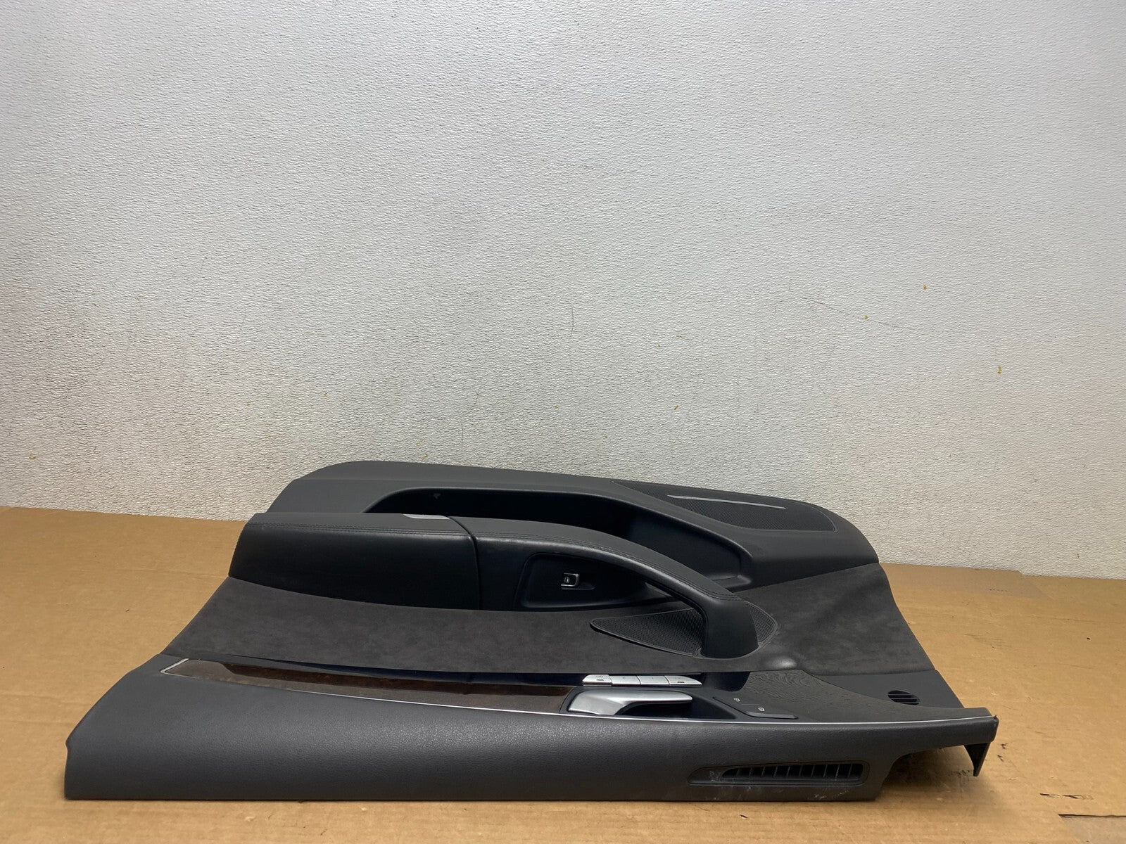 2011 to 2018 Audi A8 Front Right Passenger Interior Door Panel M6926 DG5