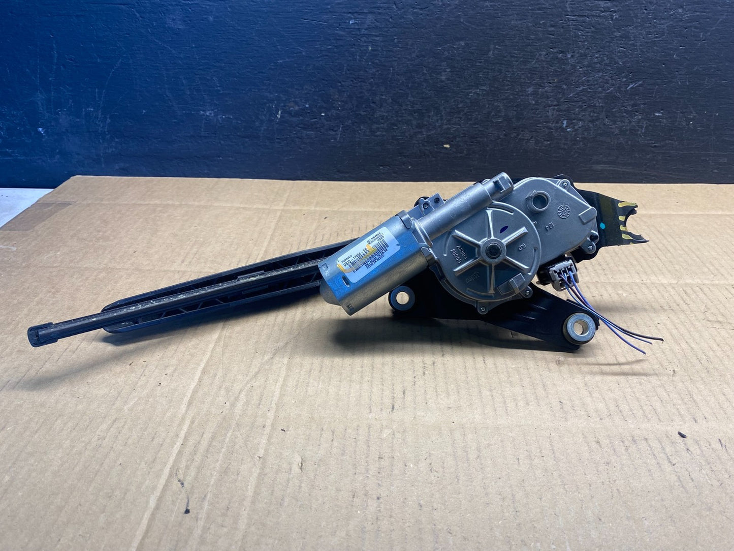 2020 to 2023 Ford Explorer Rear Windshield Wiper Motor ad5013 DG6