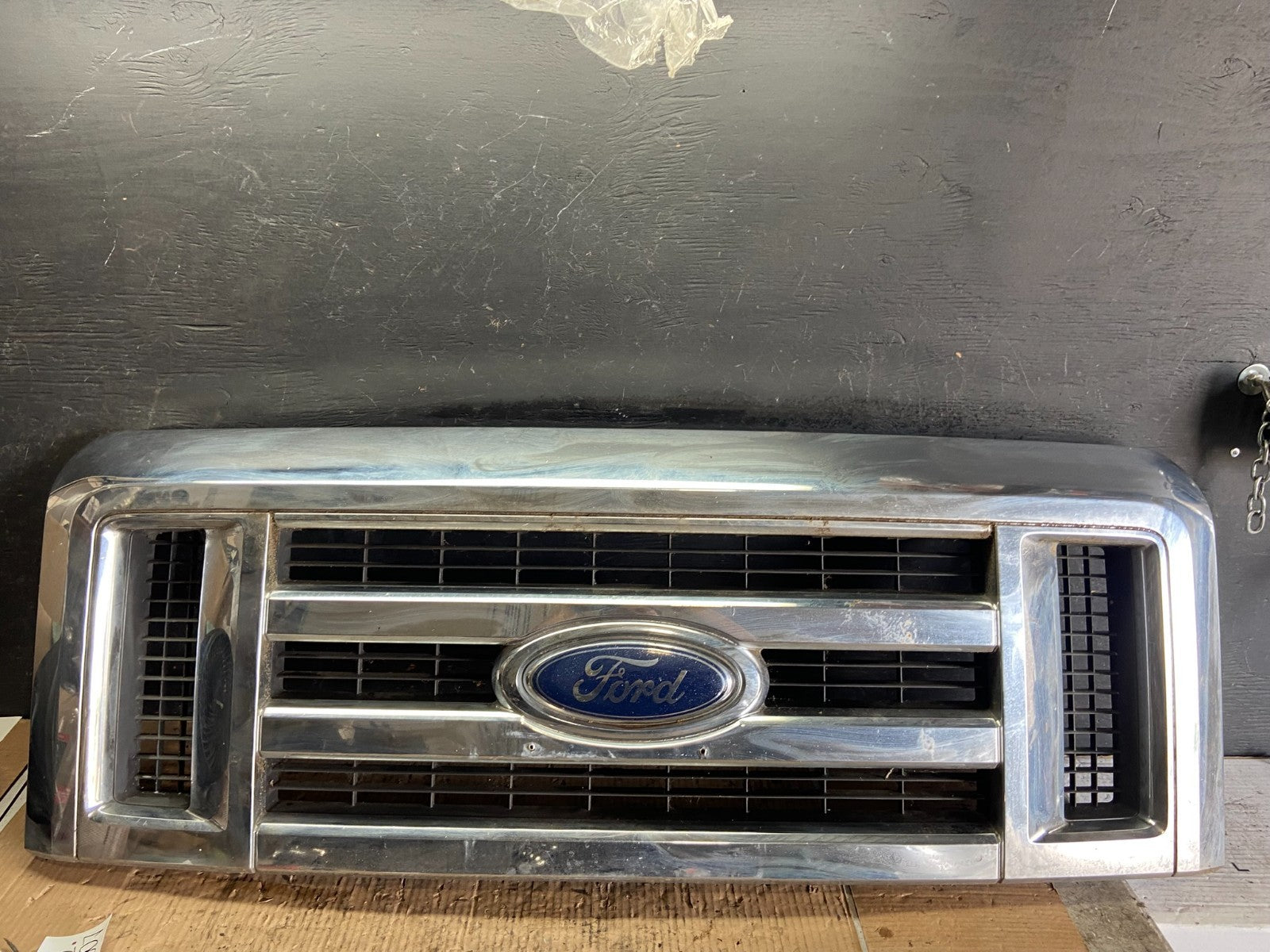 2008 to 2014 Ford Econoline E150 E250 Front Upper Chrome Grill Grille Q3363 DG0
