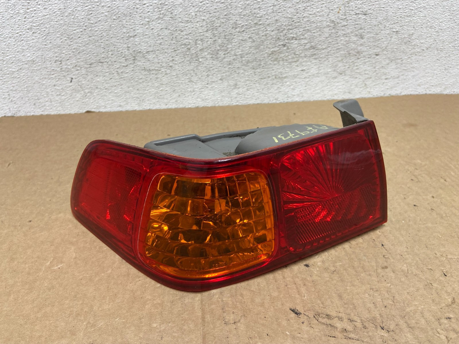 2000 to 2001 Toyota Camry Tail Light Left Driver Lh Side AF9731 DW0