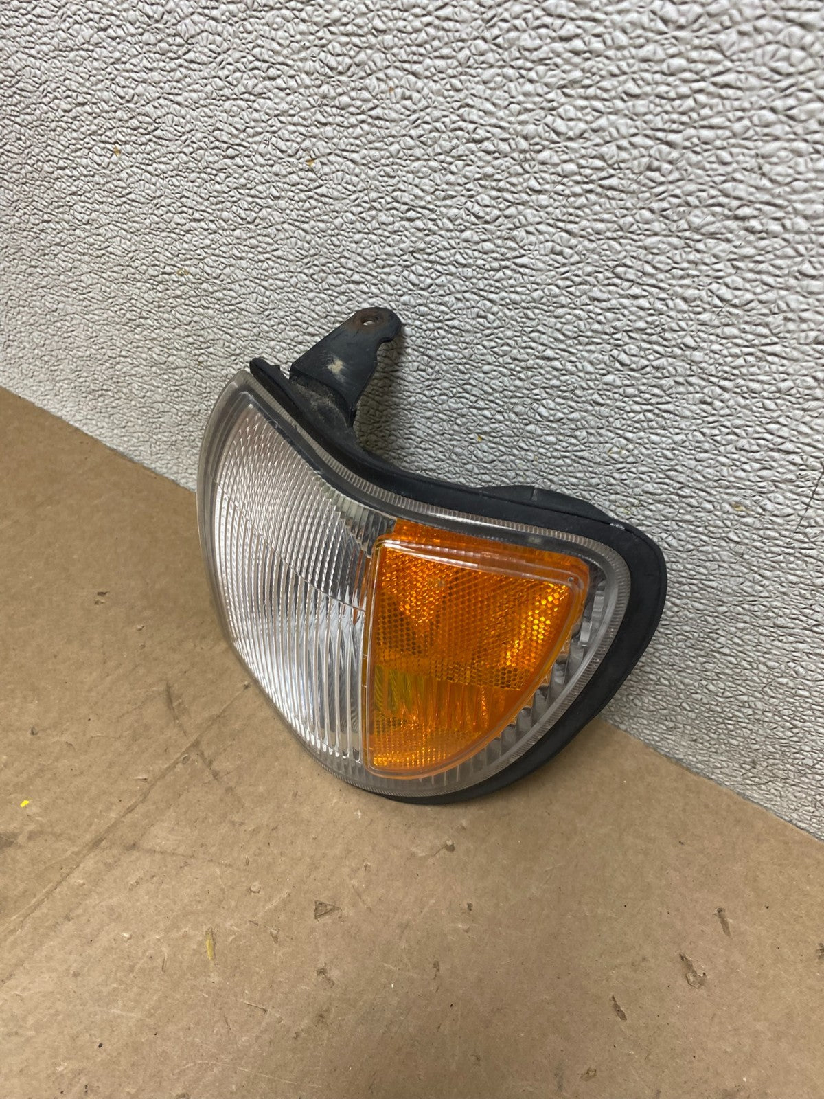 1999-2004 Nissan Pathfinder Front Left Driver Turn Signal Oem W8630 DW1