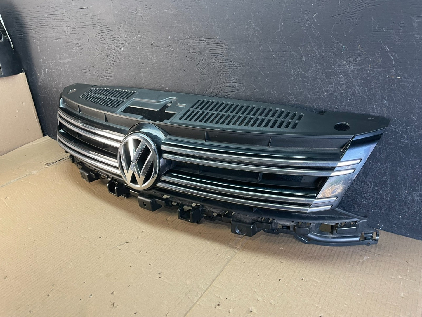 2012 to 2017 Volkswagen Tiguan Front Upper Grill Grille AE3602 DG1