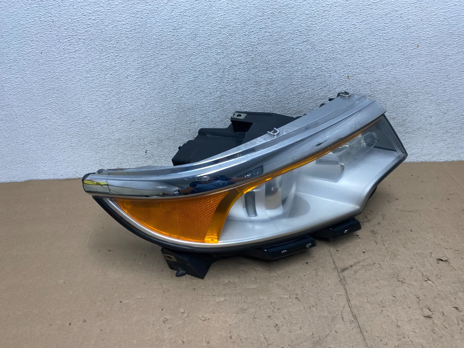2011 to 2014 Ford Edge Front Right Passenger Headlight Halogen AG5610 DW2