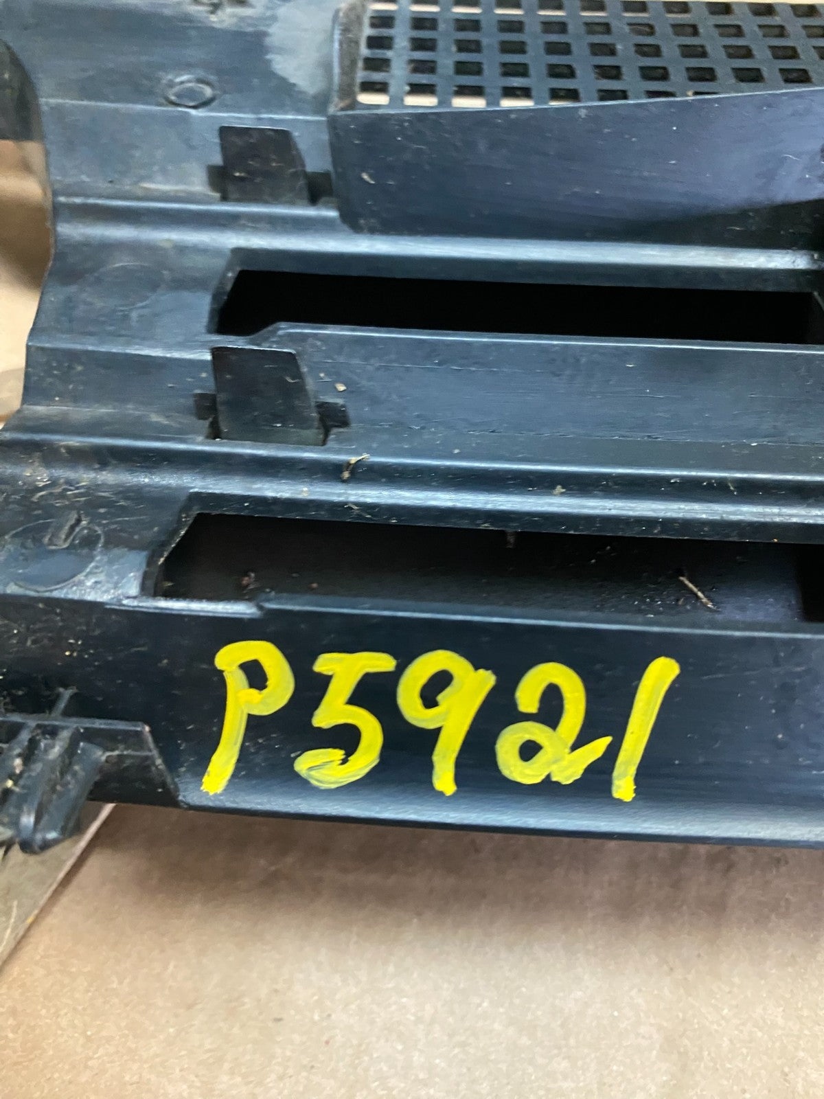 2004 to 2009 Volkswagen Golf MK5 Front Bumper Grill Grille 1j0853651f P5921 DG13