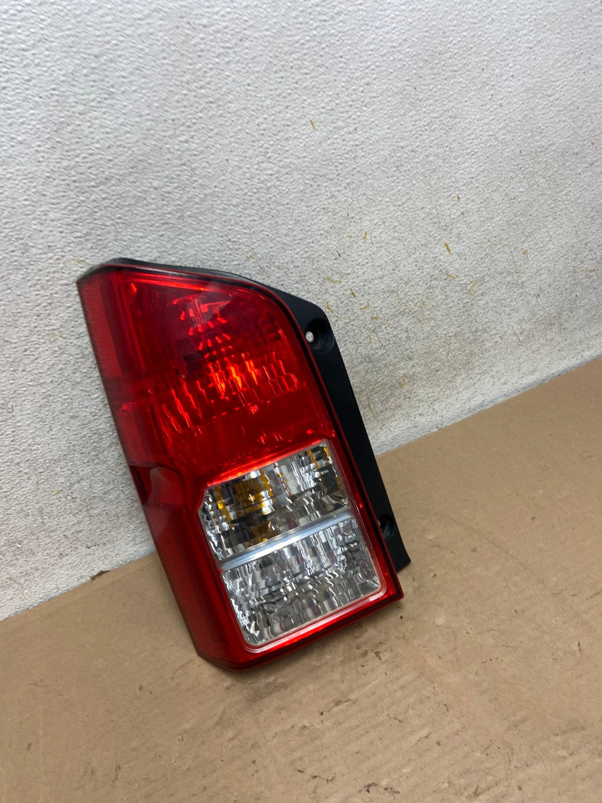 2005 to 2012 Nissan Pathfinder Tail light Left Driver Lh Side AH9445 LK2