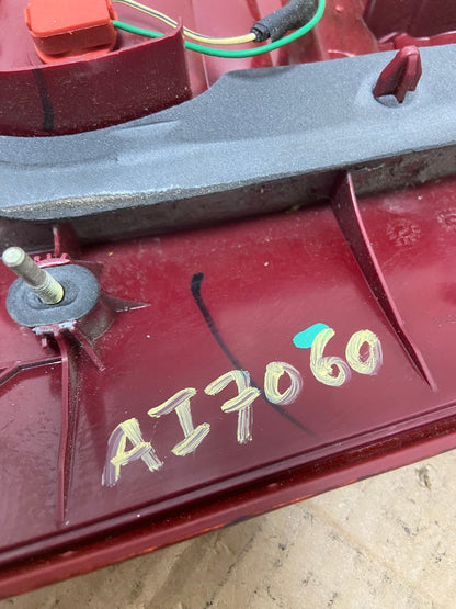2004 - 2005 Toyota Sienna Left Driver LH Side Inner Tail Light AI7060 LK7