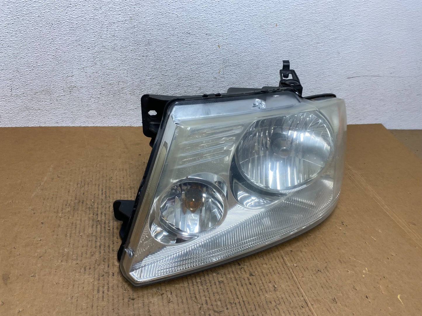 2004 to 2008 Ford F-150 F150 Left Driver LH Halogen Headlight AE0288 DW2
