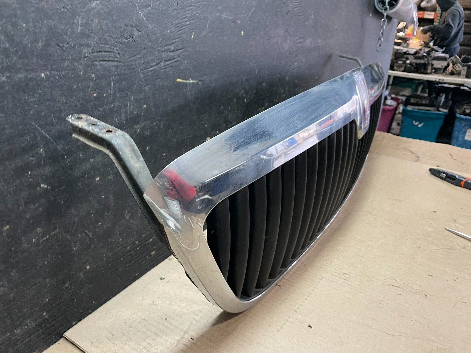 1998 to 2002 Lincoln Navigator Front Upper Grill Grille U7510 DG2