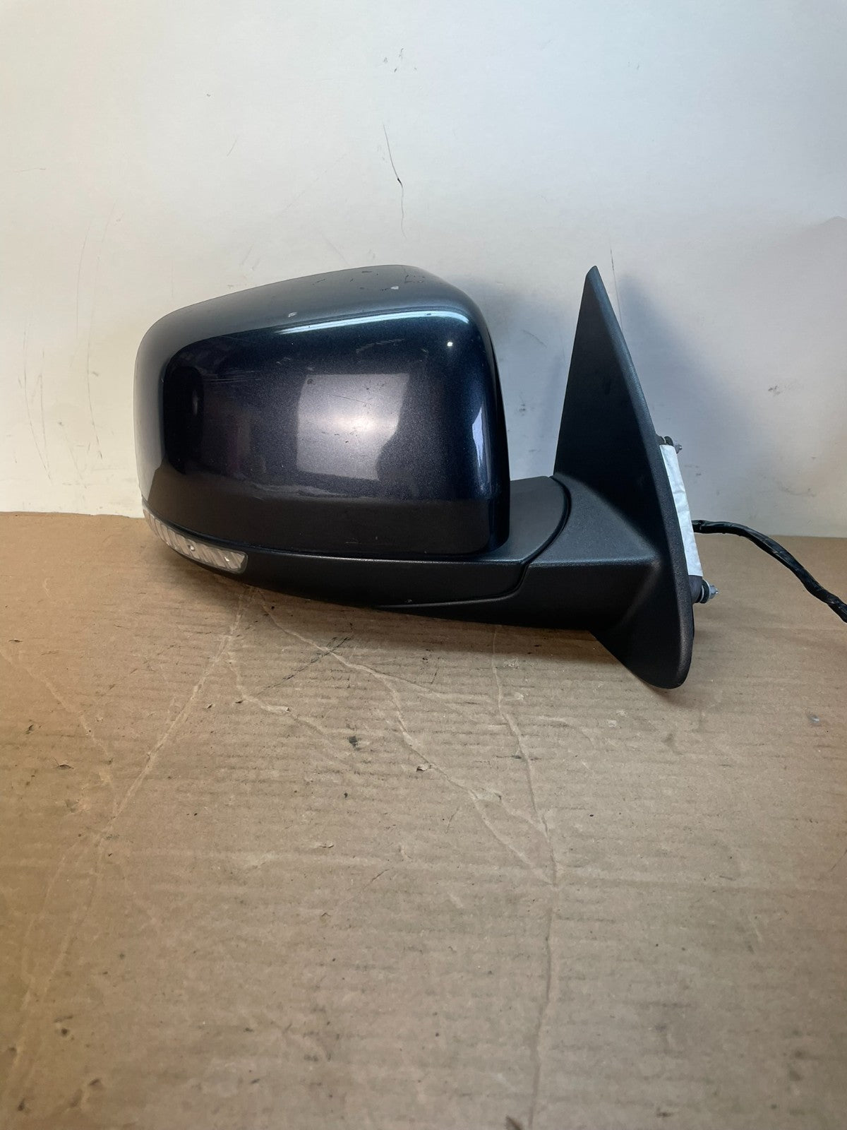 2011 to 2013 Dodge Durango Right Passenger Turn Sgn View Door Mirror AG9890 DW0