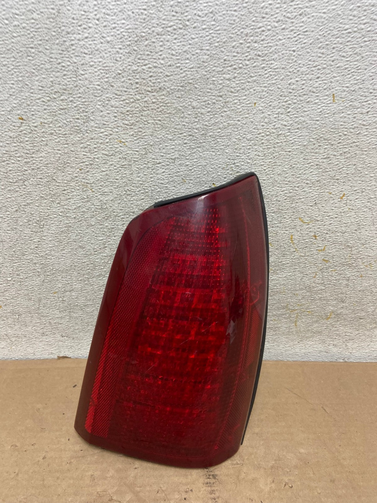 2000 to 2005 Cadillac Deville Right Passenger Rh Side Tail Light AI0944 LK0