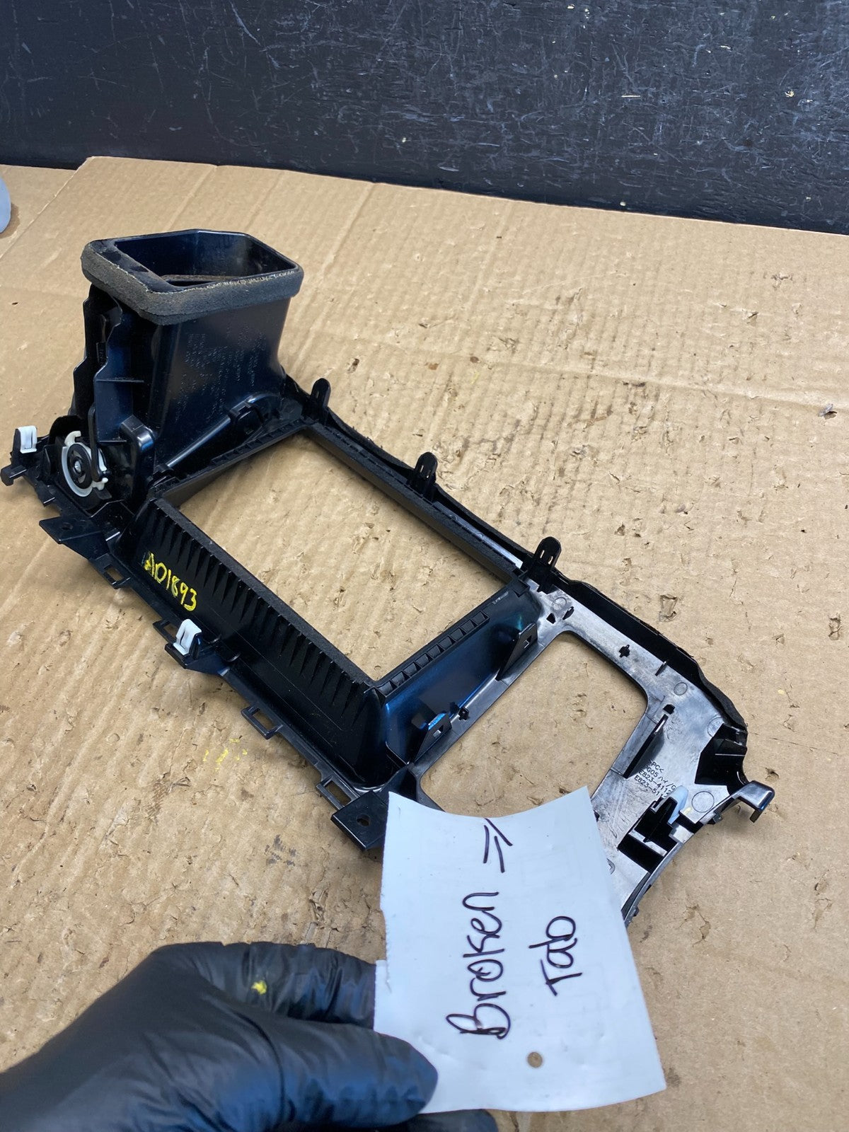 2009-2010 Nissan Murano Radio Center Console Display Bezel Air Vent OE AD1893 DG5