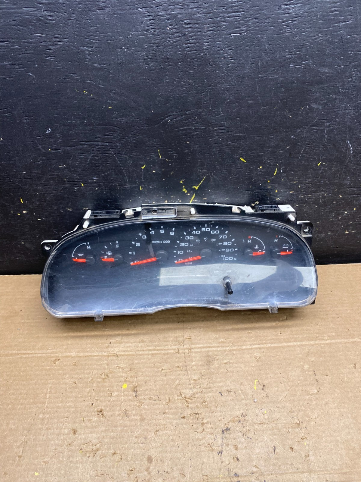2006 Ford E350 Gauge Speedometer Cluster OEM W9696  DG0