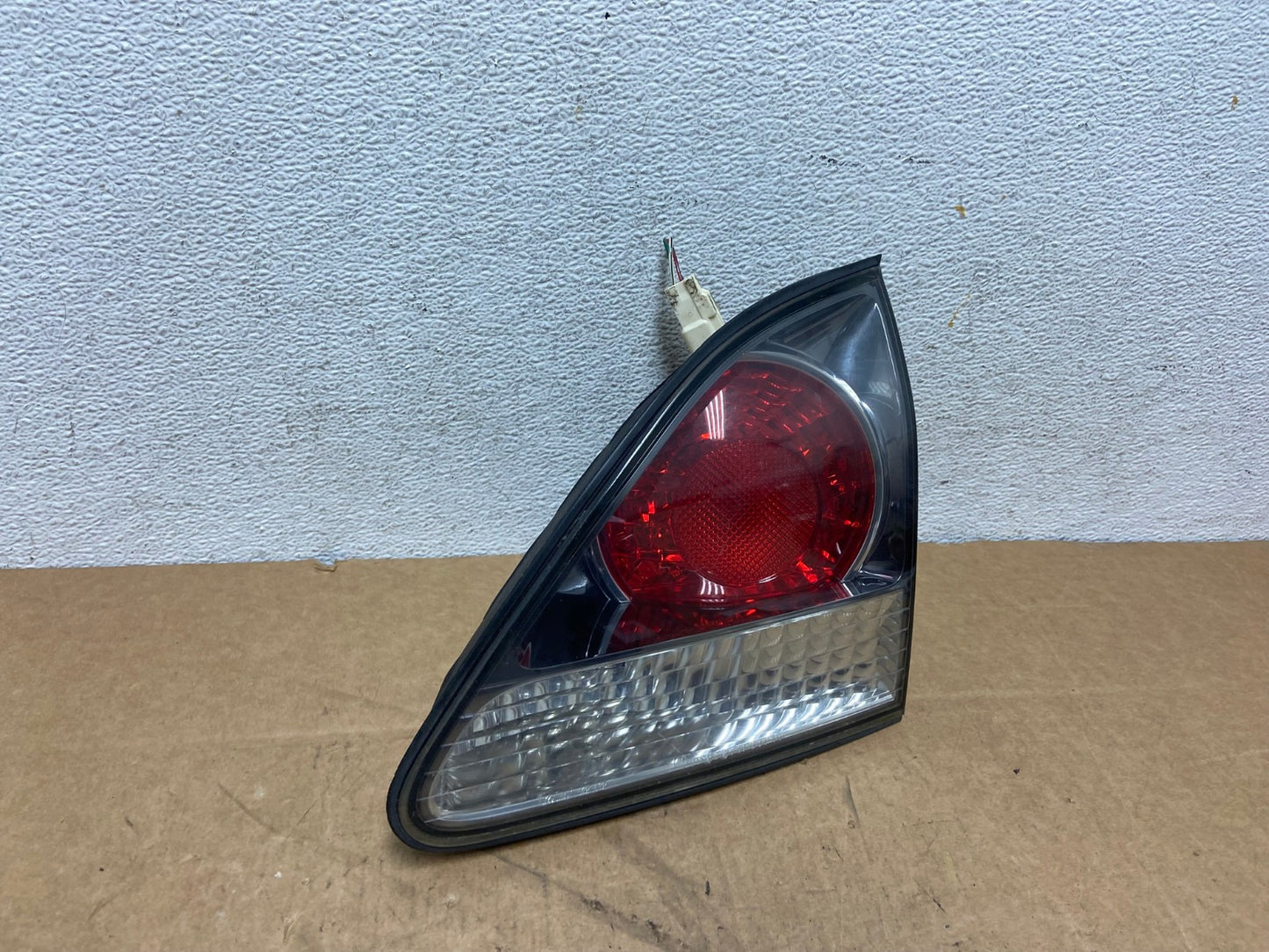 2000-2003 Lexus RX300 Right Passenger Side Rear Inner Tail Light AD6169 LK2