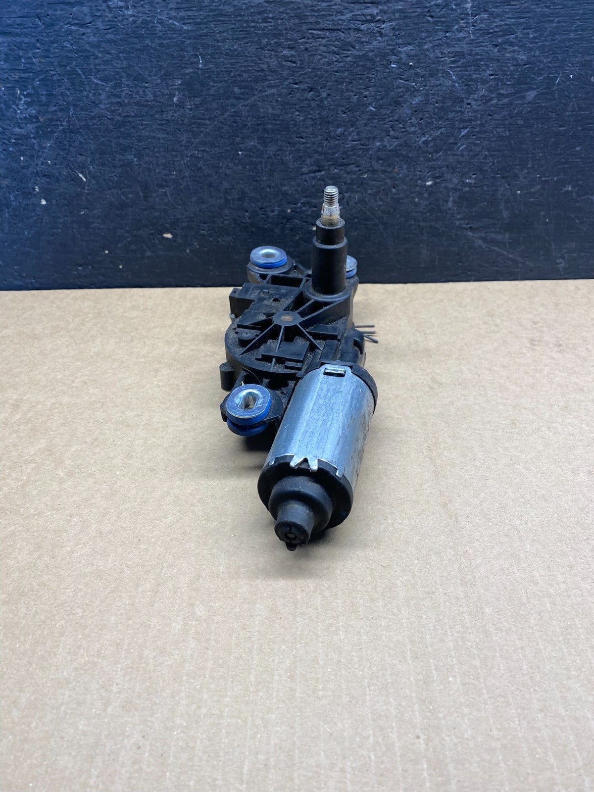 2008-2016 Volvo V70 XC60 XC70 Tailgate Back Door Rear Wiper Motor Wiper ag7089 D2