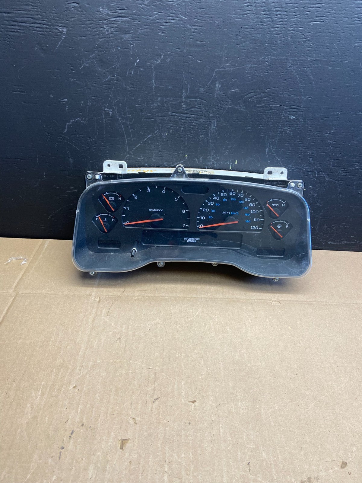 2001 2002 2003 Dodge Durango Speedometer Instrument Cluster Gauge AB9210 DG0