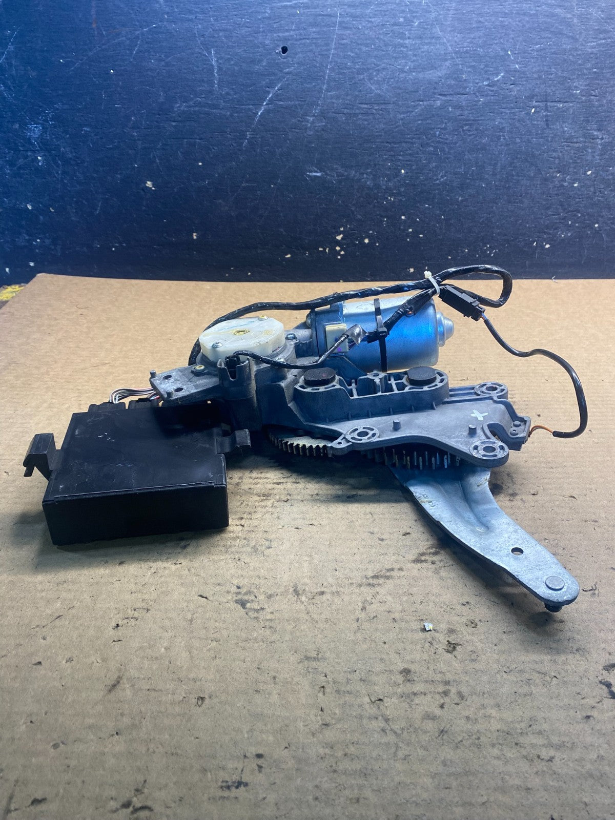2009 to 2016 GMC Acadia Rear Trunk Liftgate Power Motor Actuator OEM AA0736 DG1