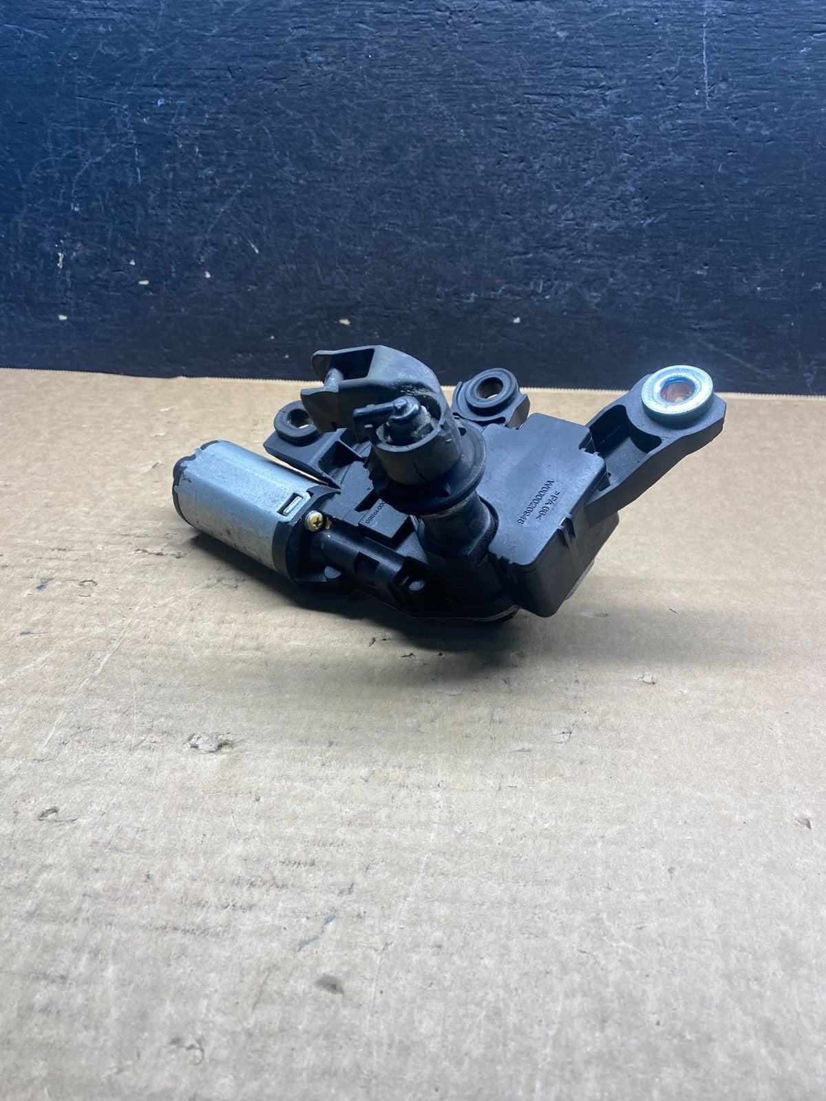 2011 to 2017 Volkswagen Touareg Rear Windshield Wiper Motor af6651 DG3