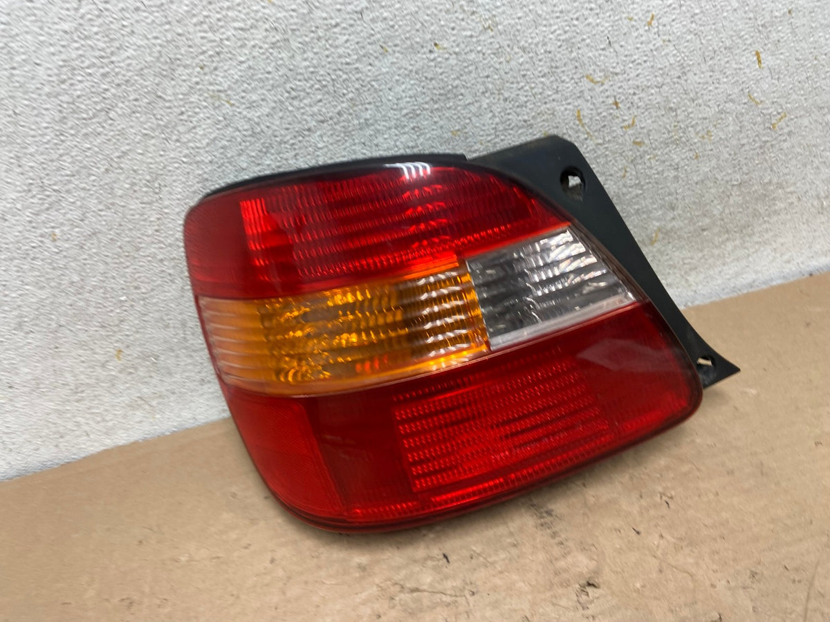 2001 - 2005 Lexus Gs300 Gs400 Gs430 Left Driver LH Side Tail Light AI1124 LK0