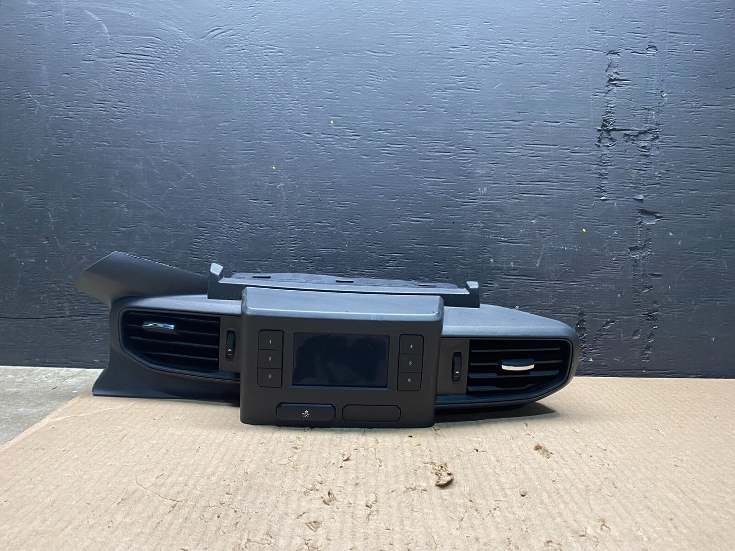 2020 to 2023 Ford Explorer Console Radio Display Screen Air Vents F8960 DG10