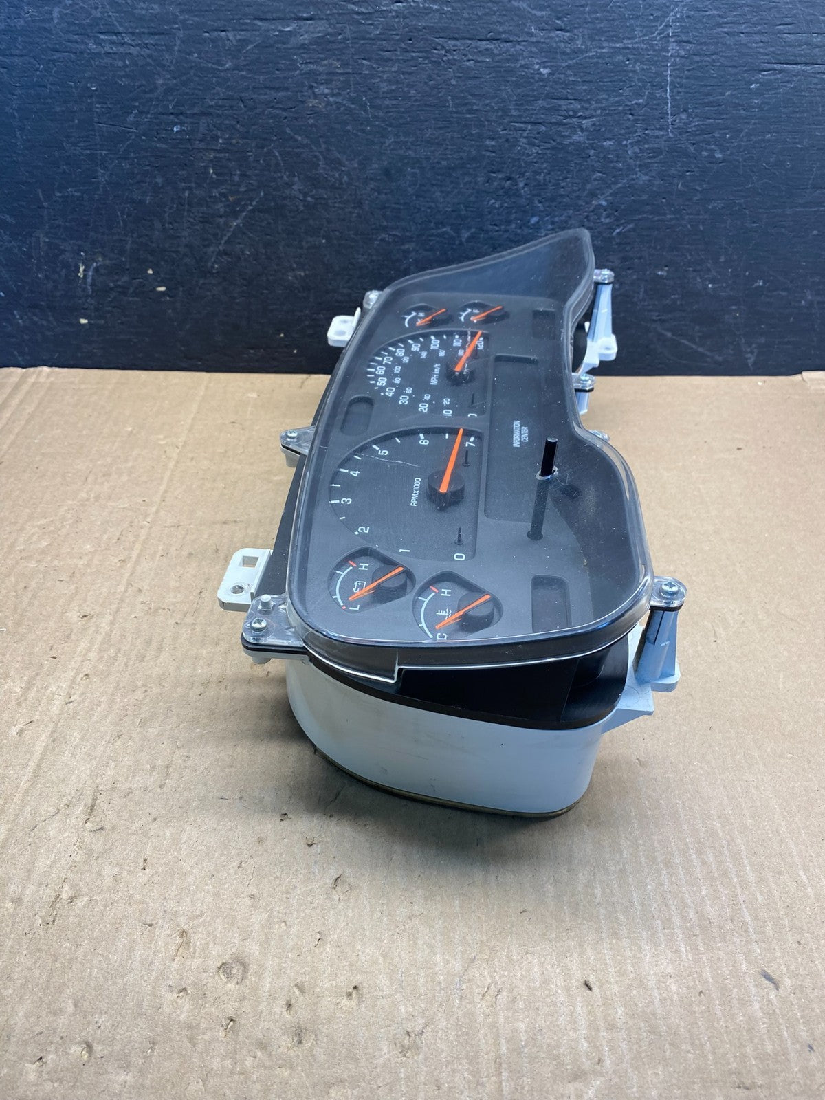 2001 2002 2003 Dodge Durango Speedometer Instrument Cluster Gauge AE76031